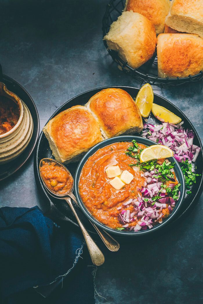 pav bhaji served with buns